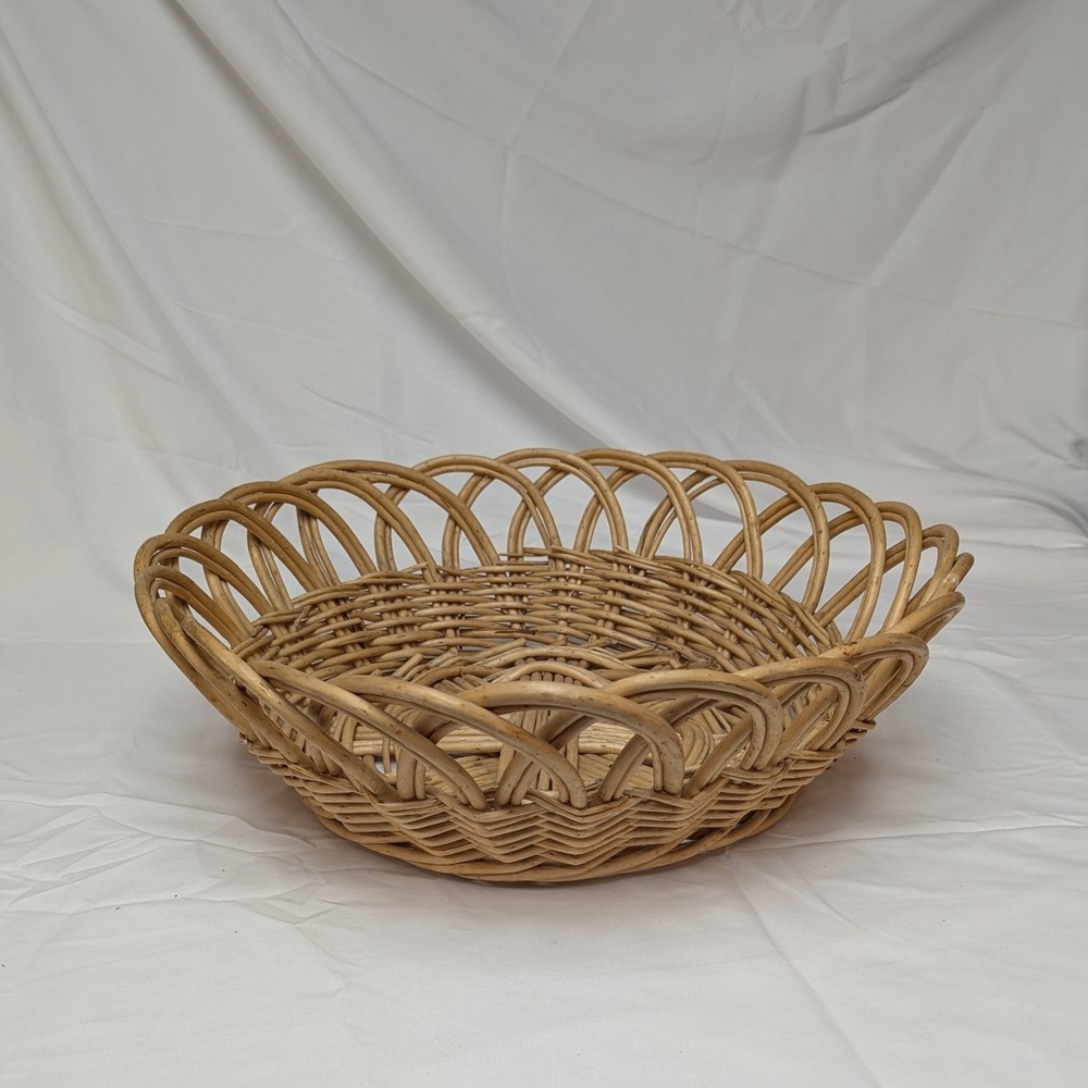 Large Woven Wicker Basket Large Scalloped Round Decorative Bowl